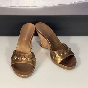 Antonio Melani Melanie Bronze Leather Studded Cork Wedge Slides Sandals Sz 8.5